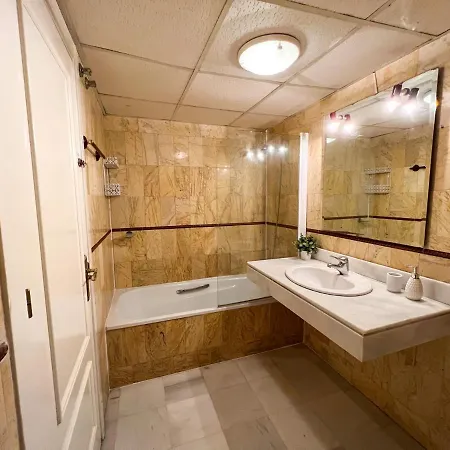 Apartamento Apartamento 3 Dormitorios En Centro De Con Parking Privado *