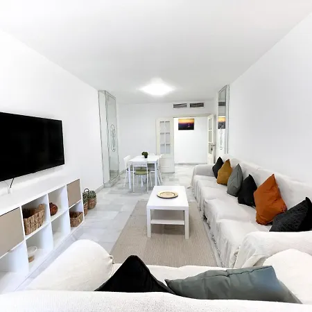 Apartamento Apartamento 3 Dormitorios En Centro De Con Parking Privado *
